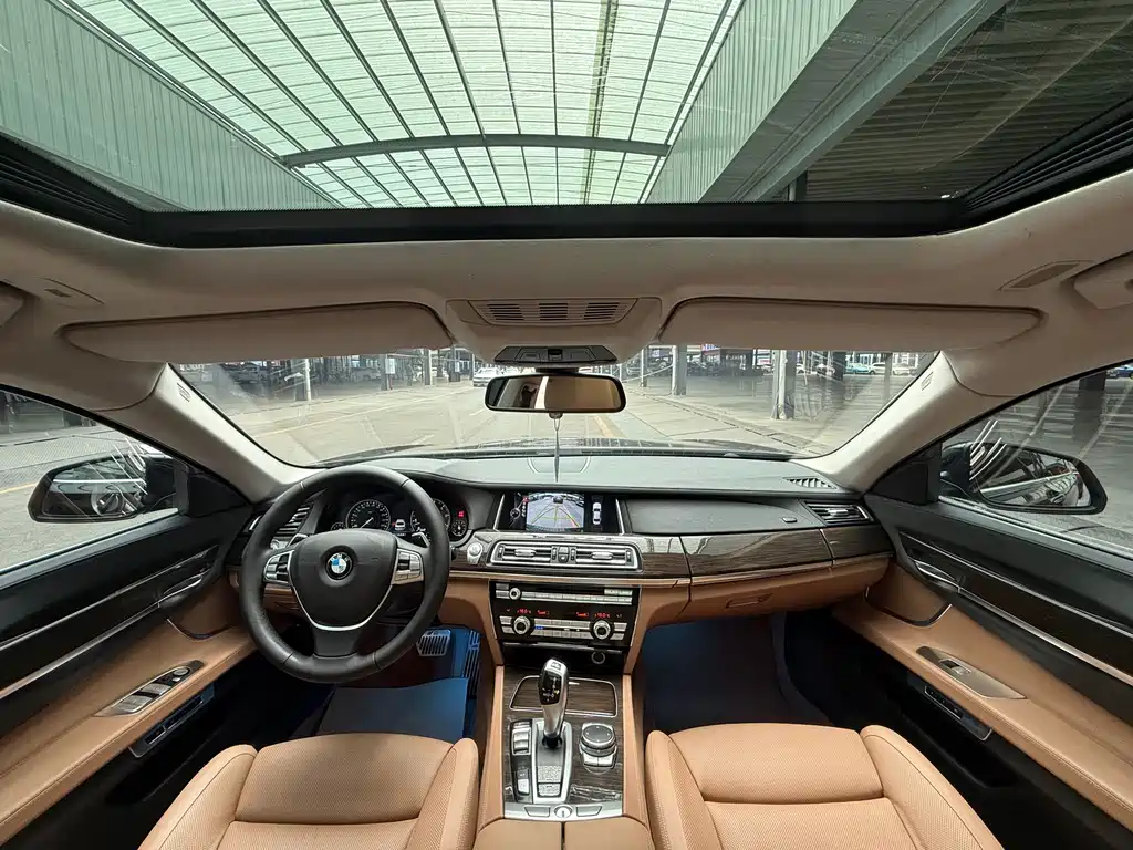 BMW 7 Series 2015 — фото 15