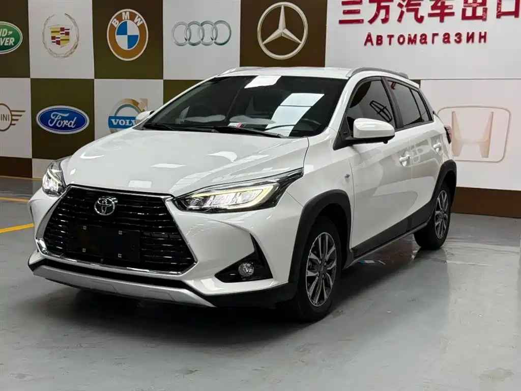 Toyota Yaris L 2023 — фото 1