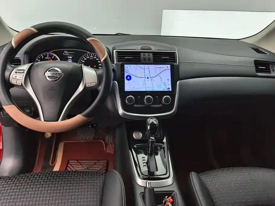 Nissan Tiida 2017 — фото 12
