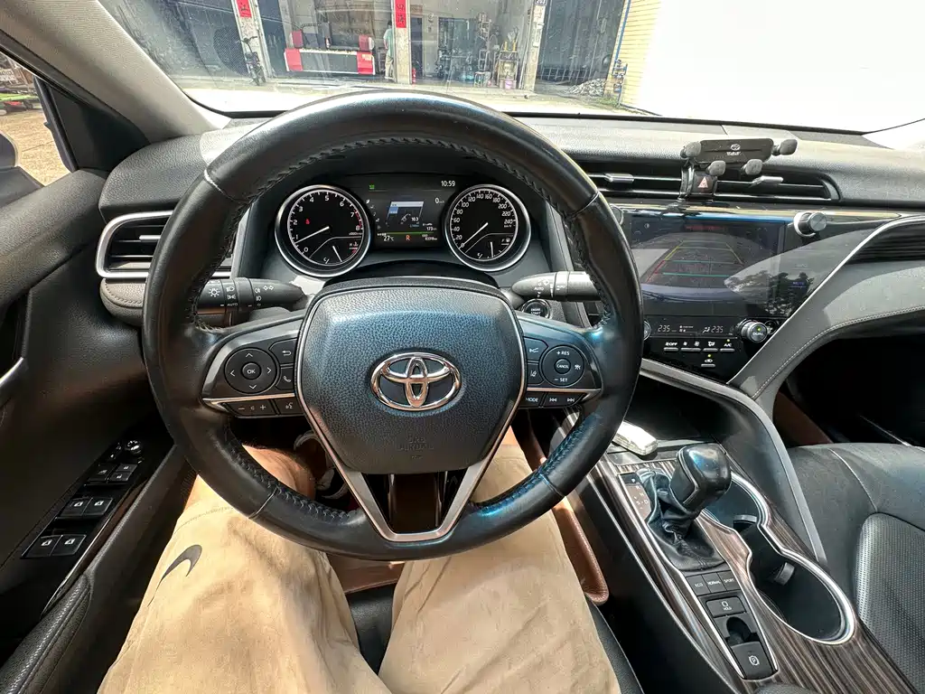 Toyota Camry 2020 — фото 9