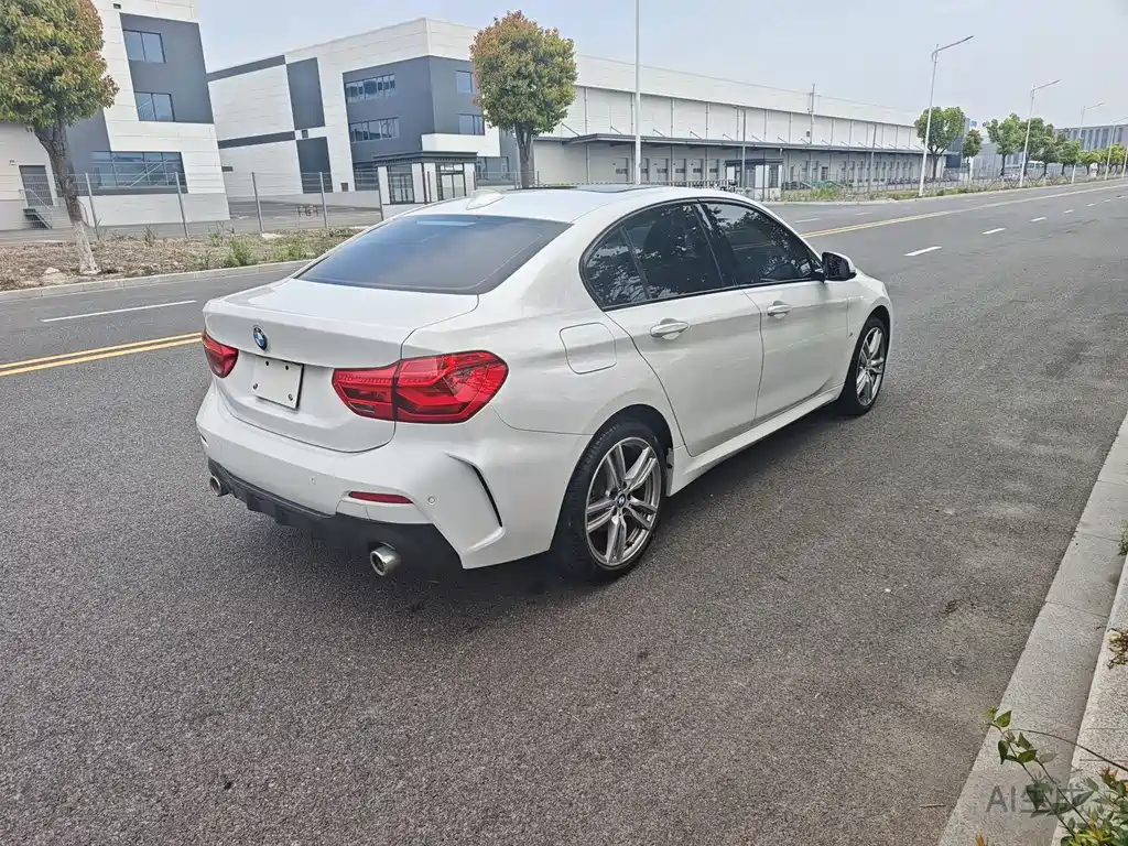 BMW 1 Series 2020 — фото 10