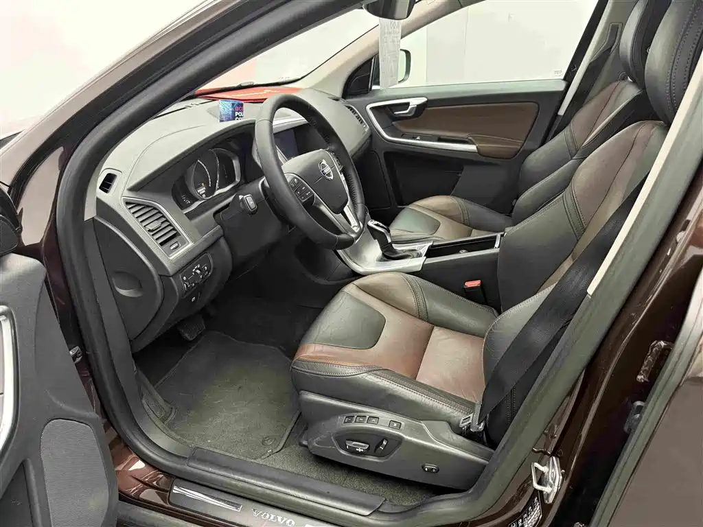 Volvo XC60 2017 — фото 20