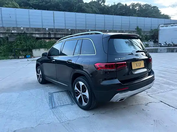 Mercedes-Benz GLB 2023