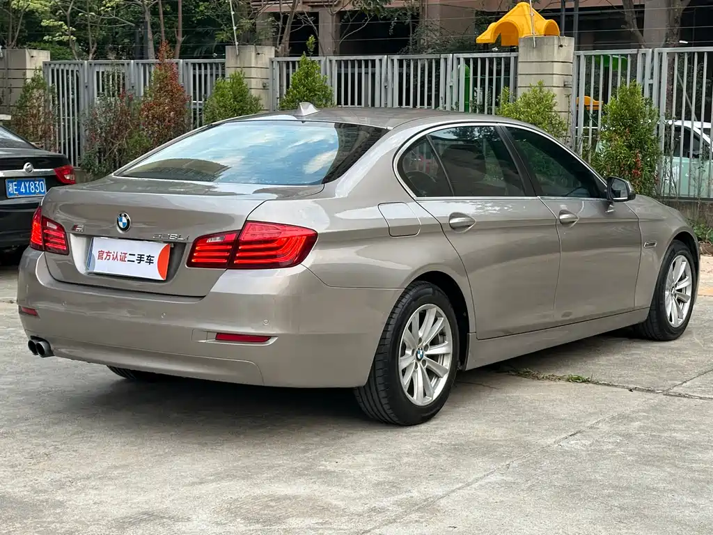 BMW 5 Series 2015 — фото 9