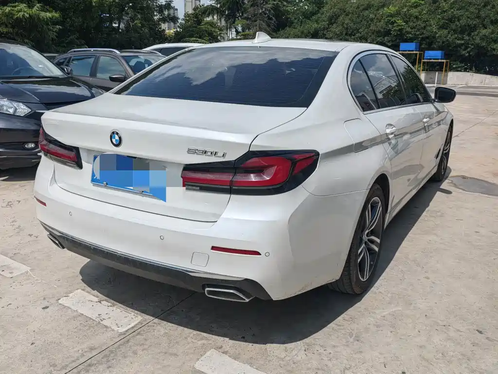 BMW 5 Series 2022 — фото 13