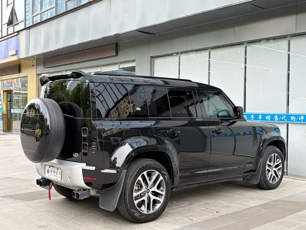 Land Rover Defender 2024 — фото 15