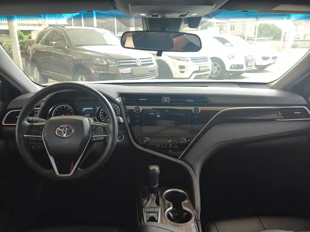 Toyota Camry 2020 — фото 10