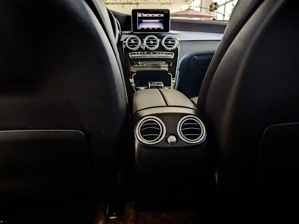 Mercedes-Benz GLC 2018 — фото 23