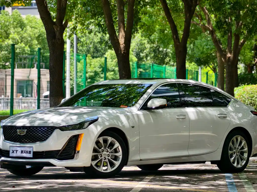 Cadillac CT5 2022 — фото 1