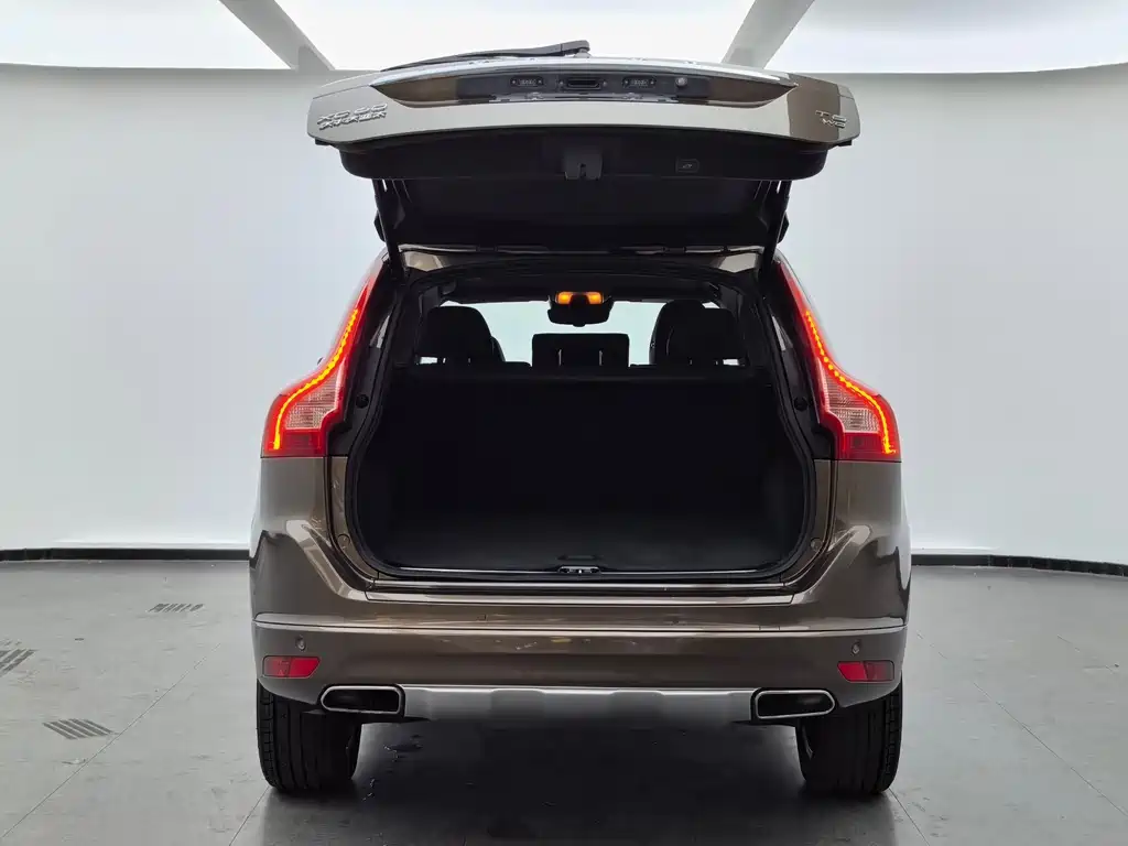 Volvo XC60 2017 — фото 13