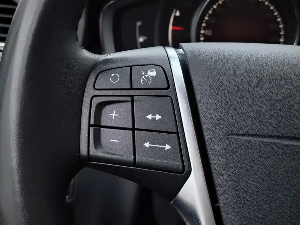 Volvo XC60 2017 — фото 31