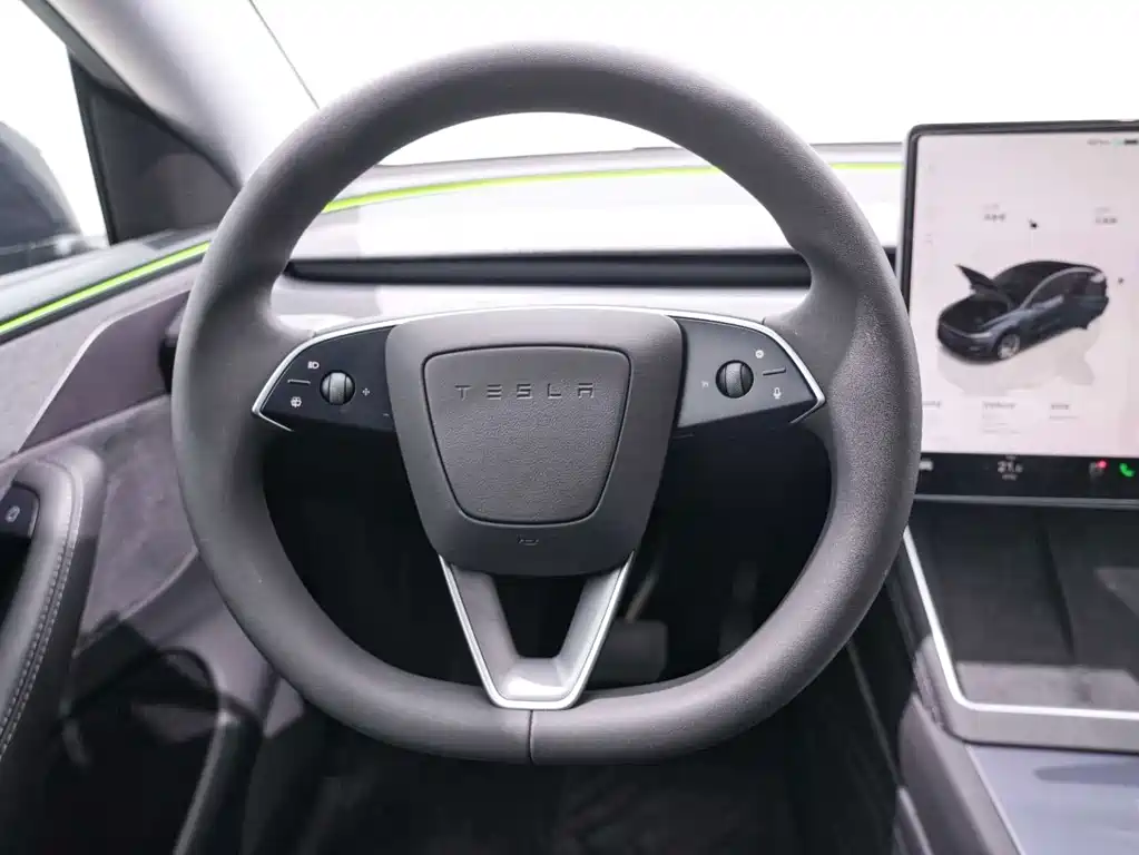 Tesla Model Y 2025 — фото 17