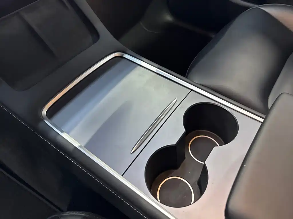 Tesla Model Y 2023 — фото 13
