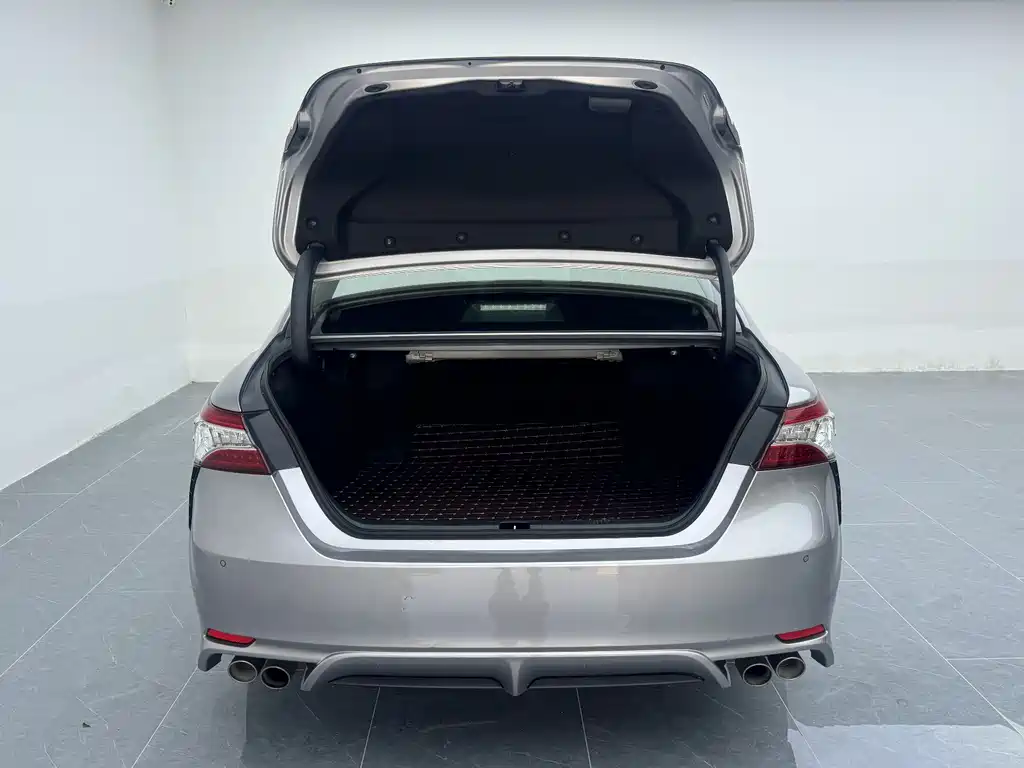 Toyota Camry 2022 — фото 8