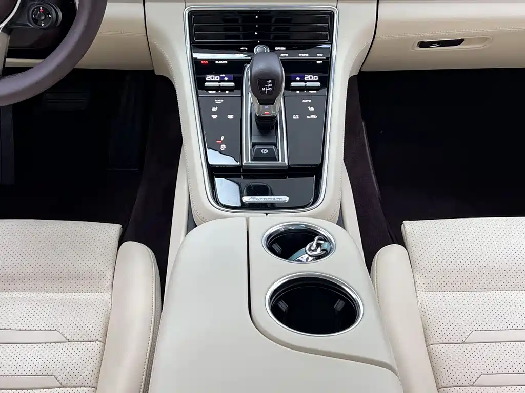 Porsche Panamera 2019 — фото 23