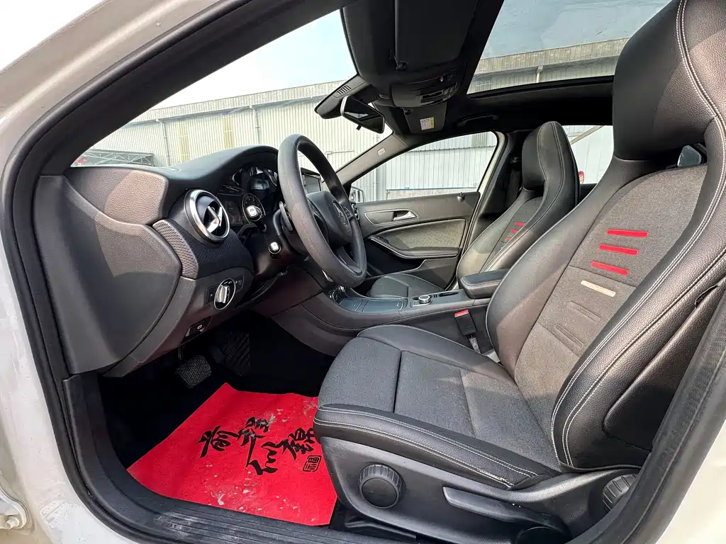 Mercedes-Benz A-Class 2016 — фото 4