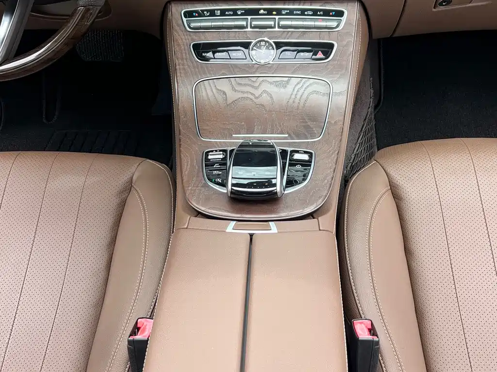 Mercedes-Benz E-Class 2018 — фото 14