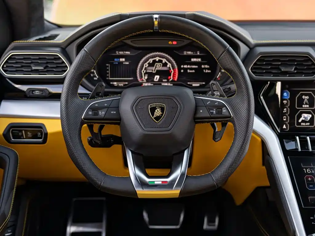 Lamborghini Urus 2023 — фото 12