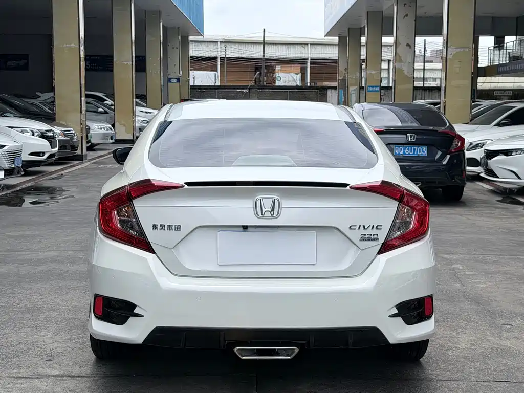 Honda Civic 2019 — фото 12