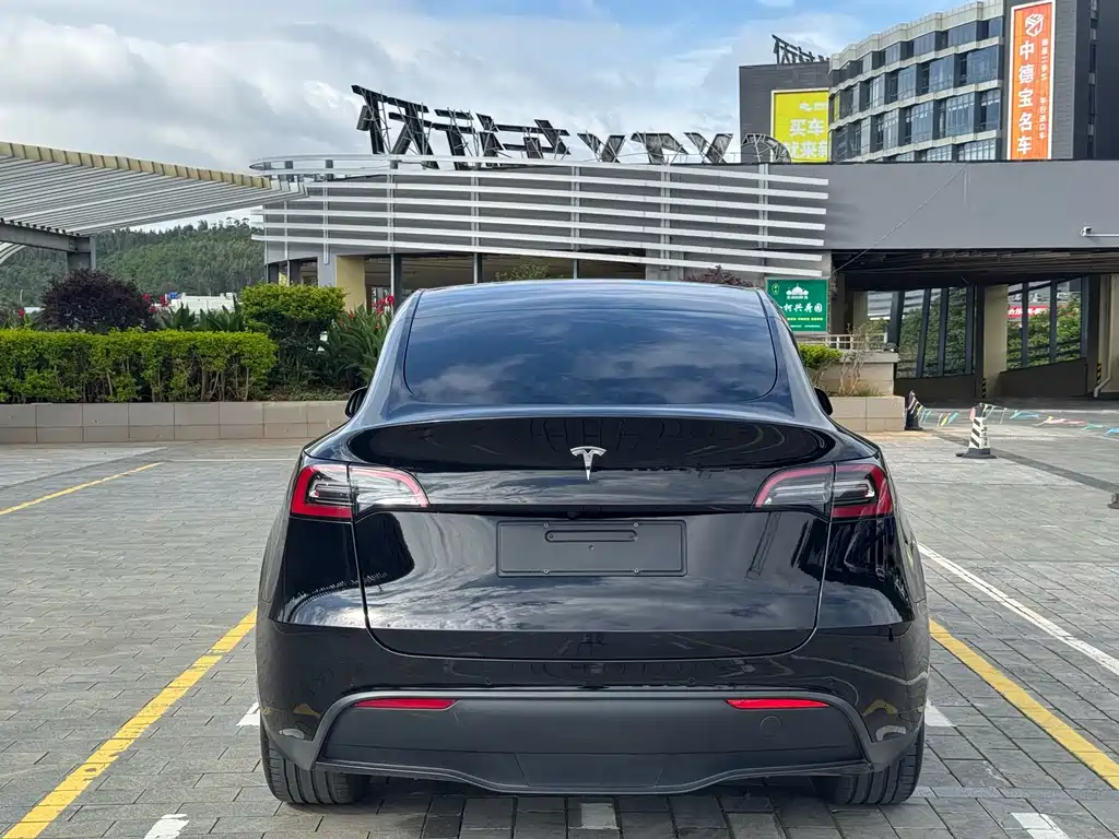 Tesla Model Y 2022 — фото 9