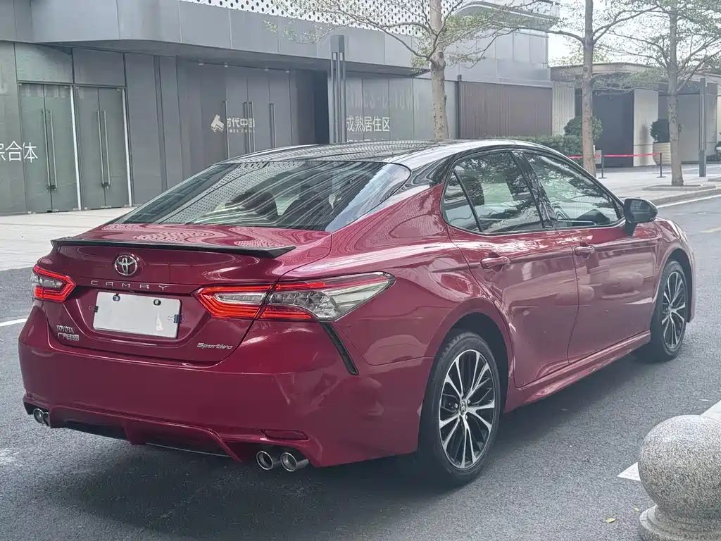 Toyota Camry 2018 — фото 13