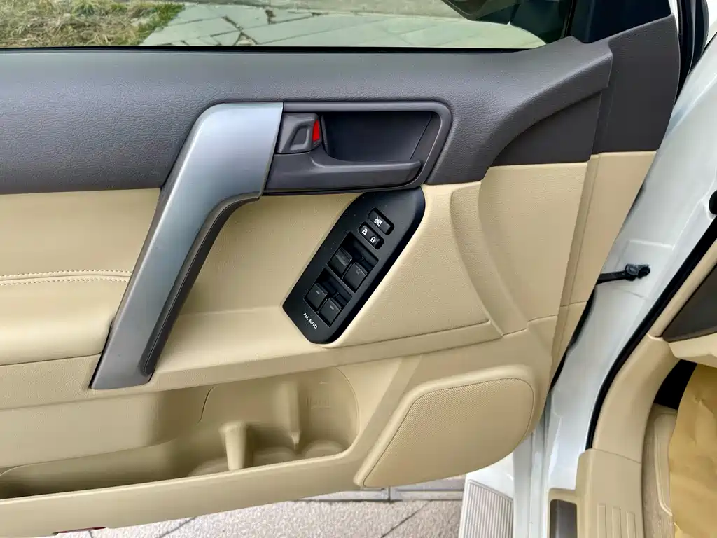 Toyota Prado 2014 — фото 14