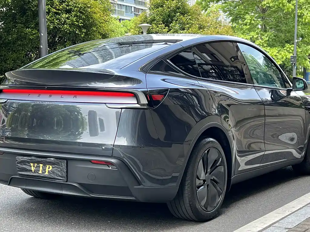 Tesla Model Y 2025 — фото 7