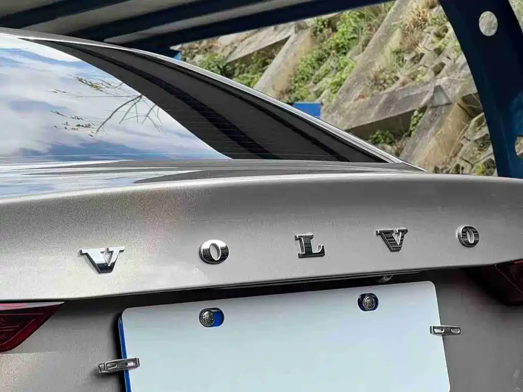 Volvo S60 2021 — фото 16