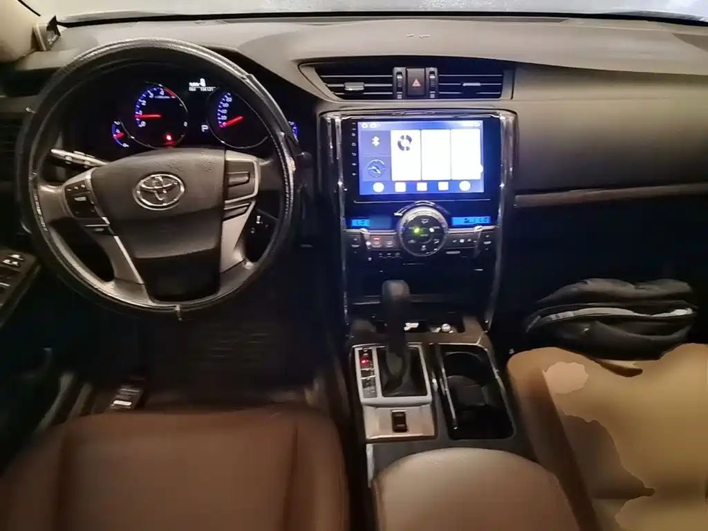 Toyota Reiz 2015 — фото 10