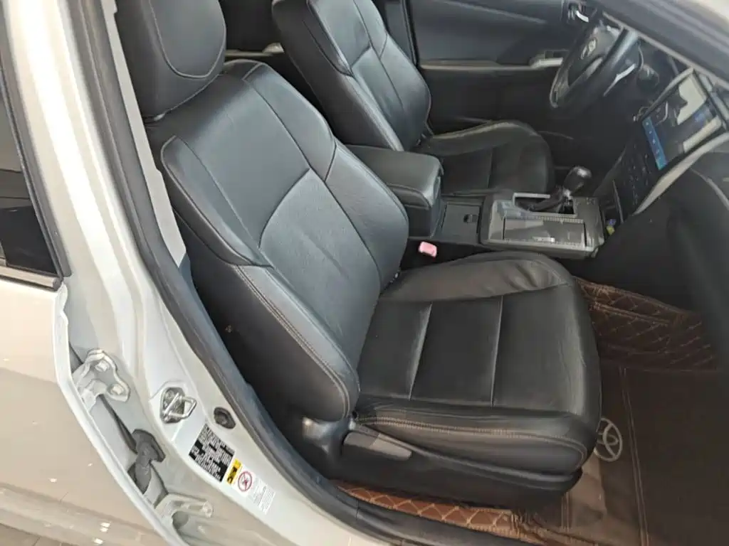 Toyota Camry 2017 — фото 25