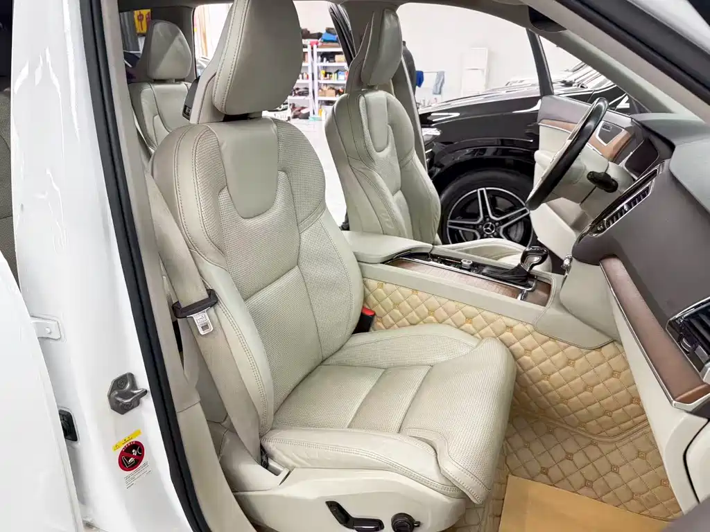 Volvo XC90 2016 — фото 15