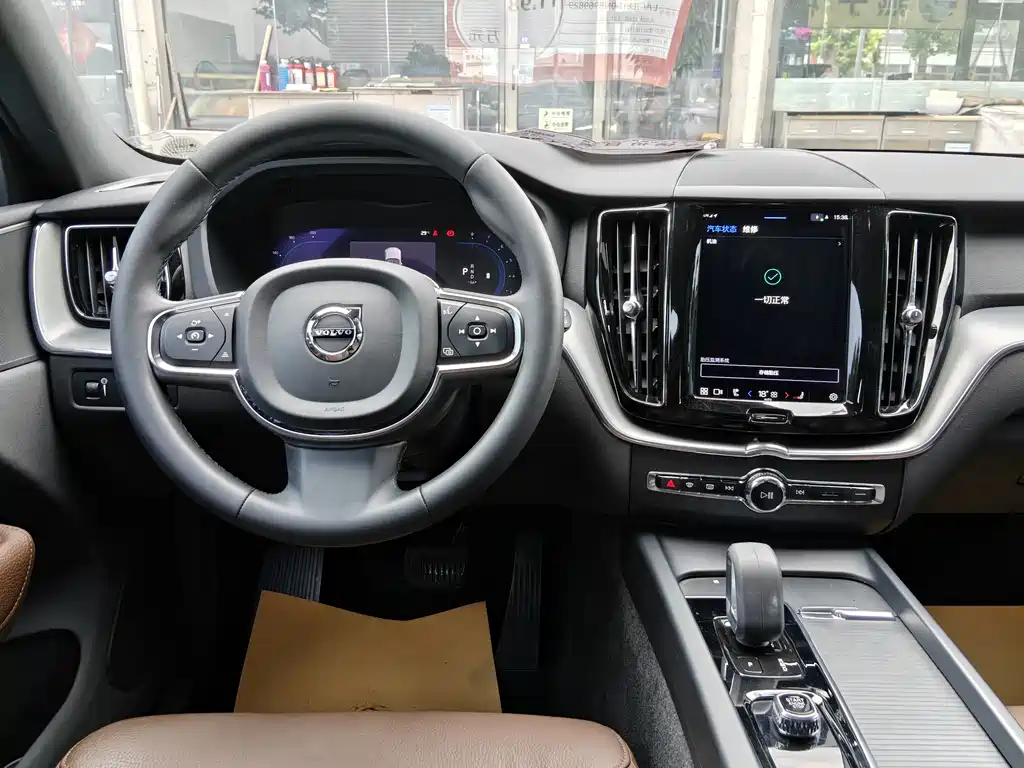 Volvo XC60 2021 — фото 8