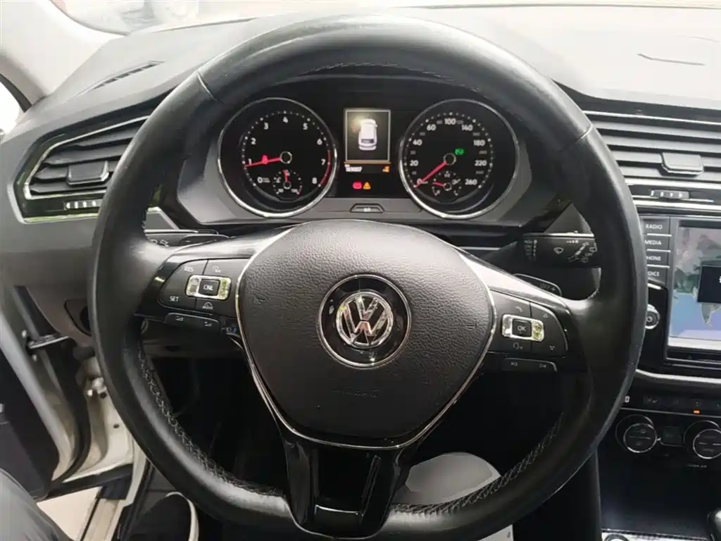 Volkswagen Tiguan L 2017 — фото 11