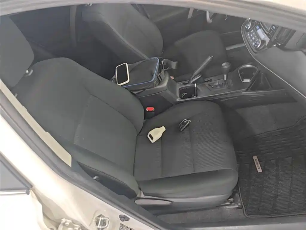 Toyota RAV4 2019 — фото 25