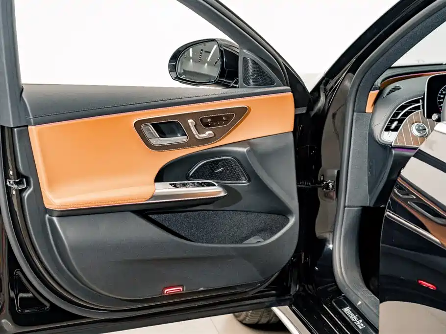 Mercedes-Benz E-Class 2025 — фото 15
