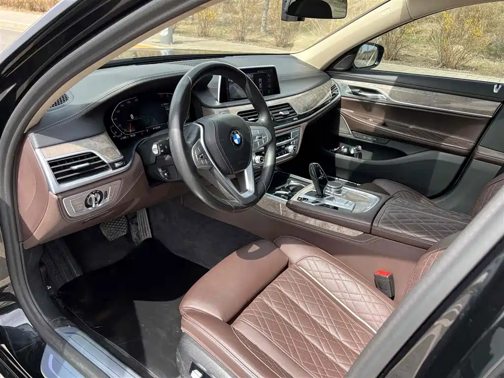 BMW 7 Series 2021 — фото 17