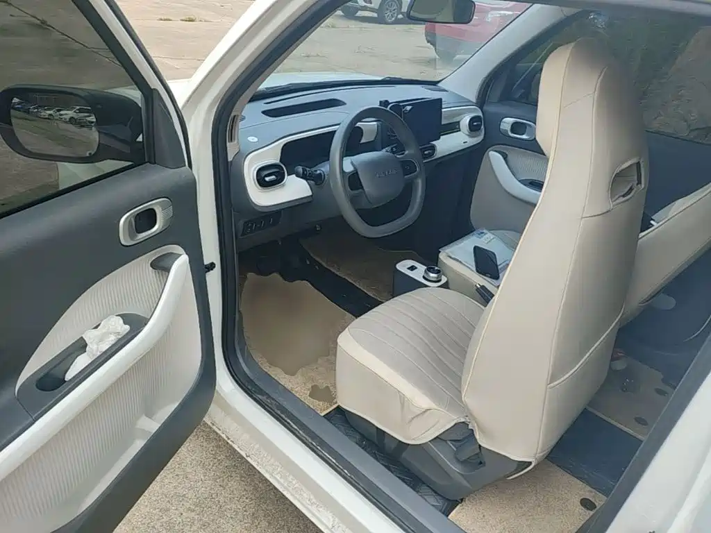 Geely Galaxy Panda 2025 — фото 16