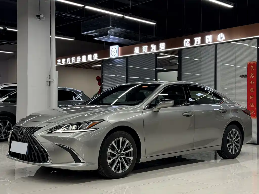 Lexus ES 2024 — фото 1