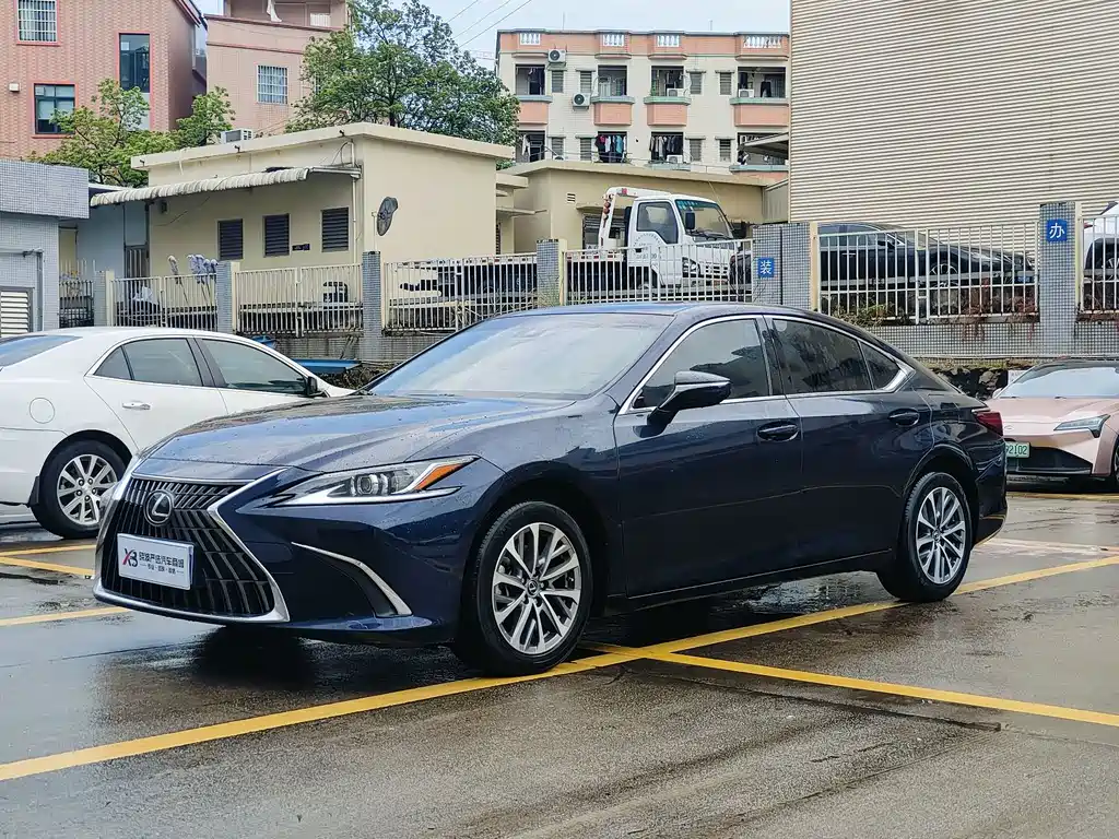 Lexus ES 2024