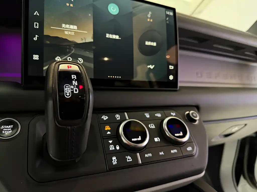 Land Rover Defender 2022 — фото 11