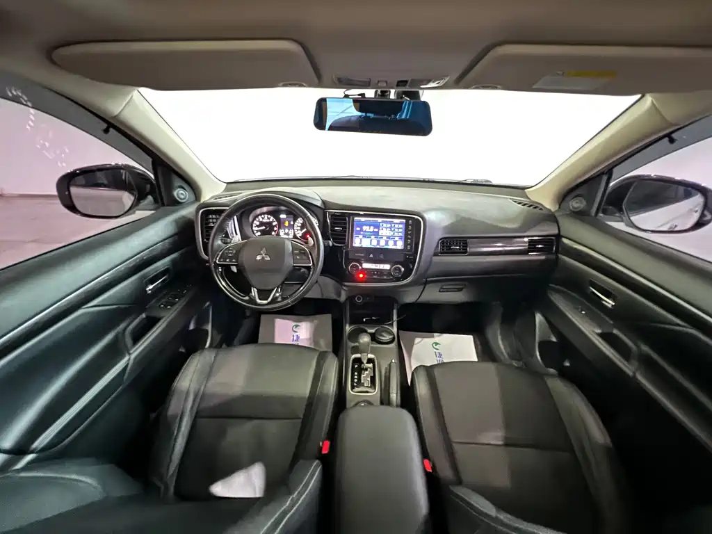 Mitsubishi Outlander 2017 — фото 28