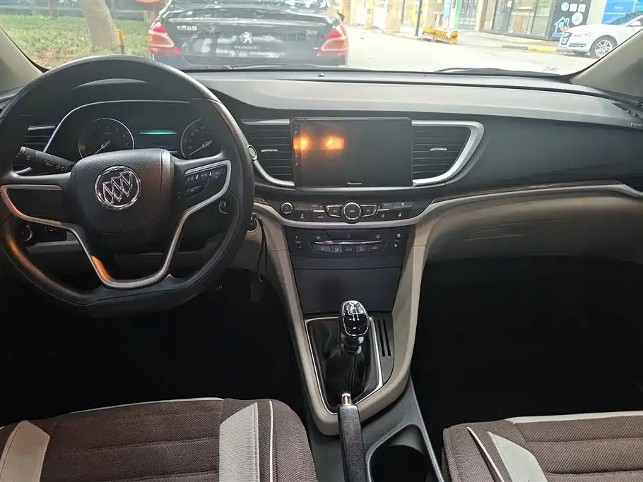 Buick Excelle 2015 — фото 12