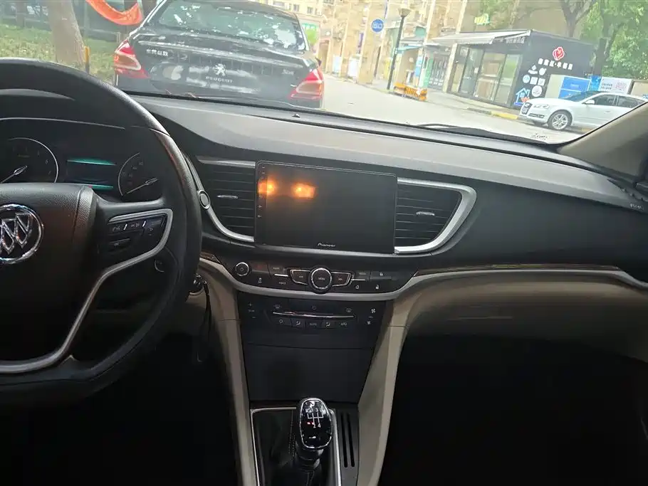 Buick Excelle 2015 — фото 13