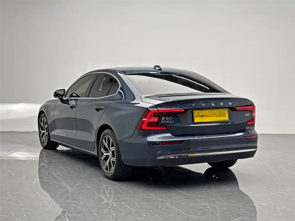 Volvo S60 2023 — фото 4