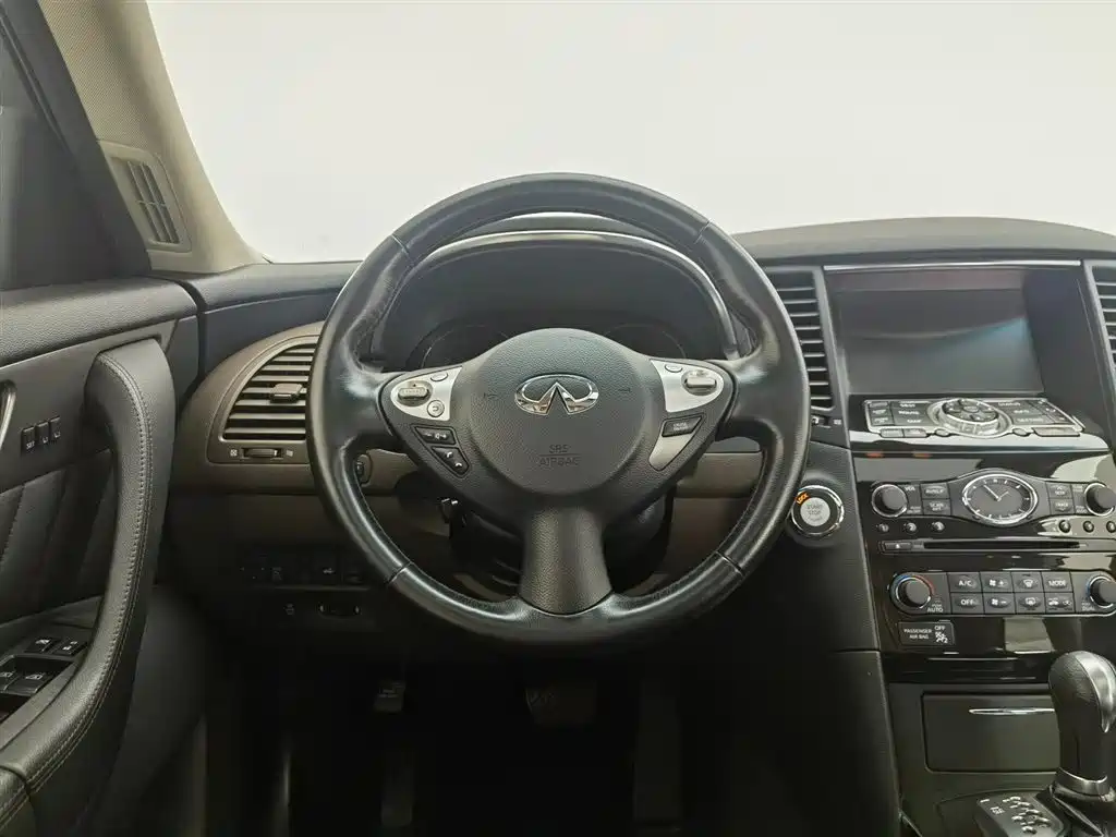 Infiniti QX70 2020 — фото 12