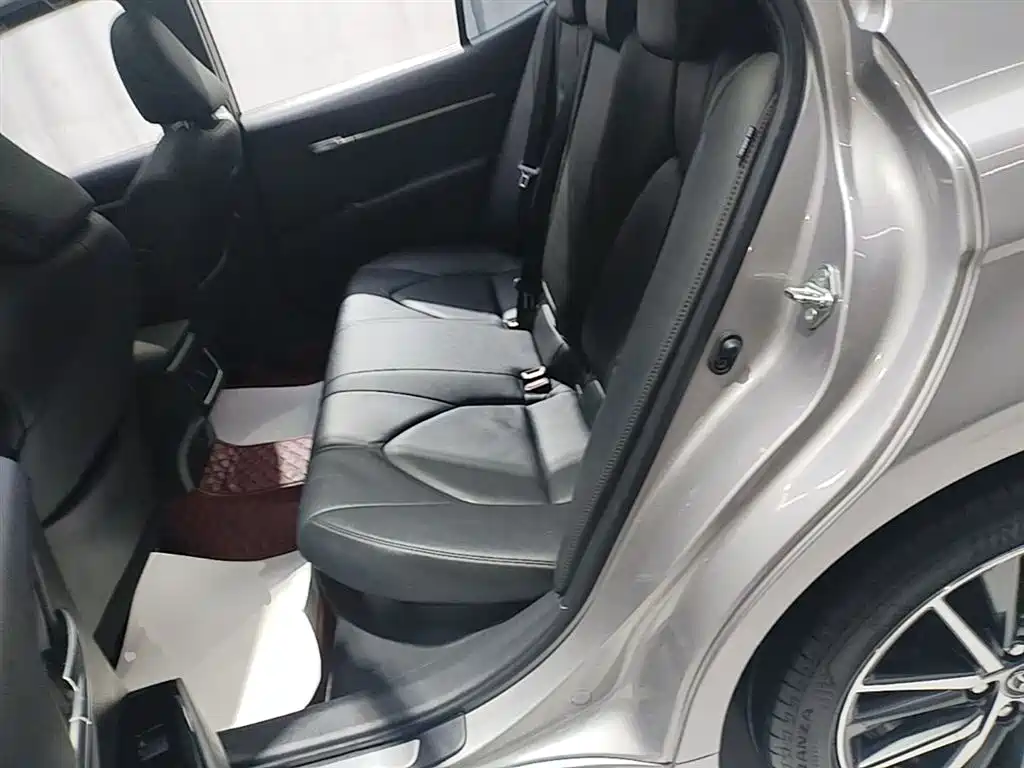 Toyota Camry 2022 — фото 17