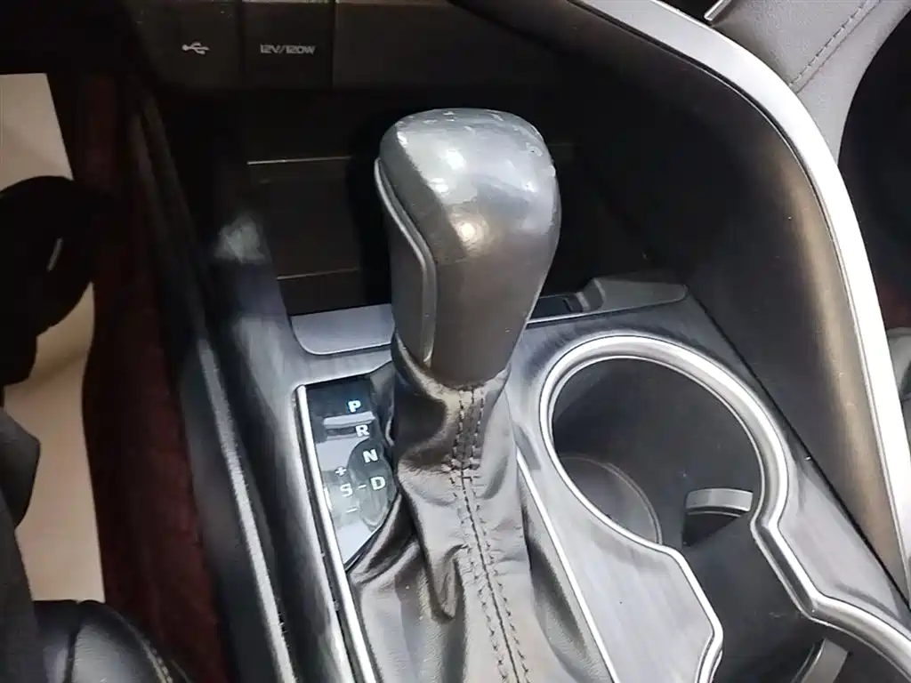 Toyota Camry 2022 — фото 14