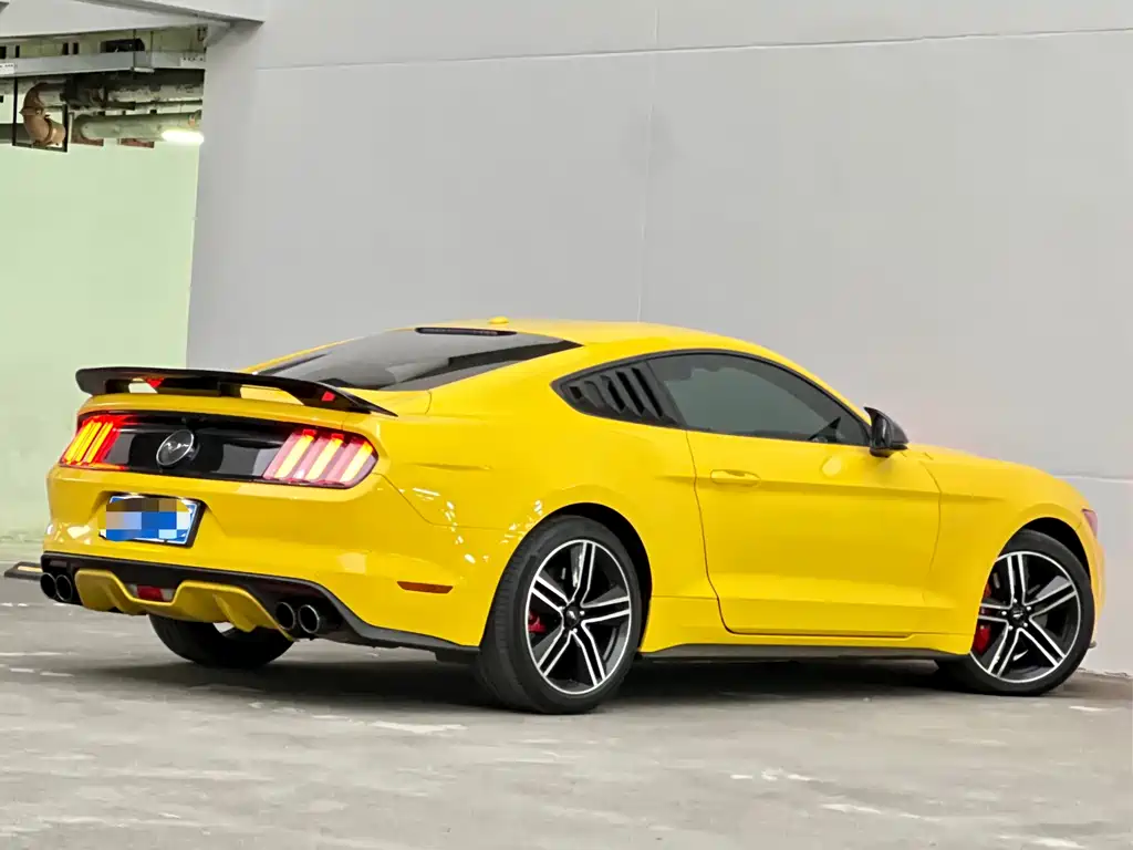 Ford Mustang 2017 — фото 8