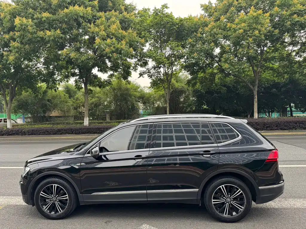 Volkswagen Tiguan L 2021 — фото 9