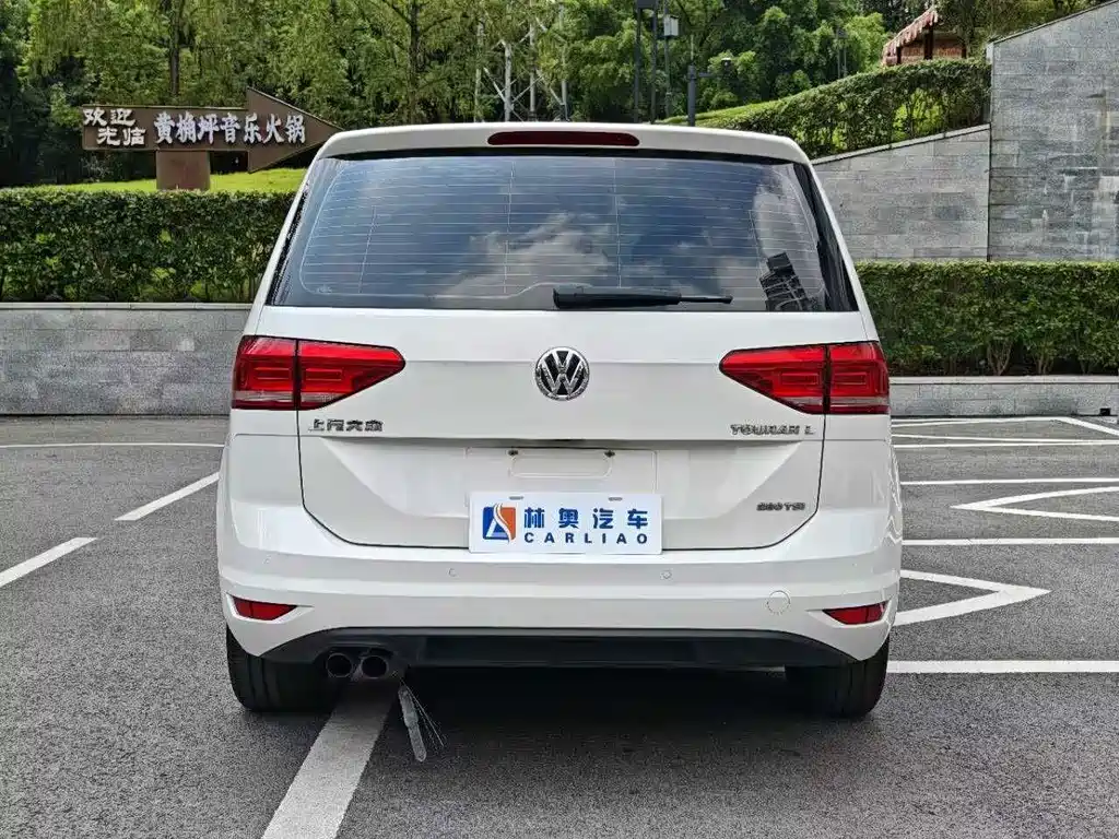 Volkswagen Touran 2017 — фото 30